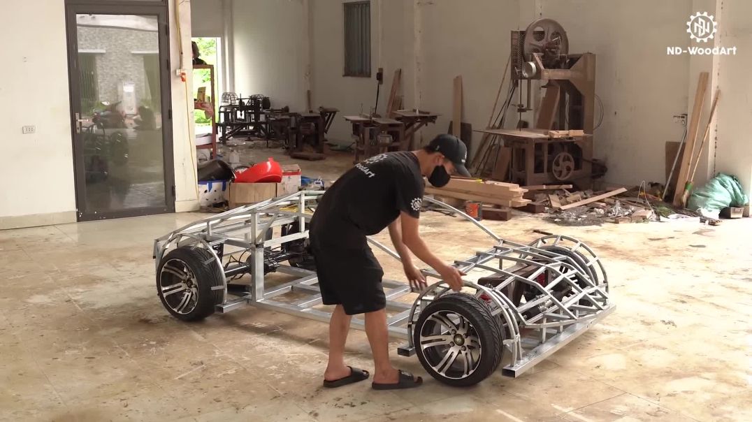 Carpenter Dad Design And Builds iCar For His Children