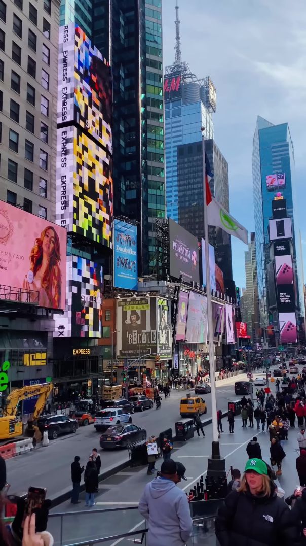 NEW YORK CITY Exploring Times Square in Manhattan, NY, USA  March 2022 #[1] #[2]